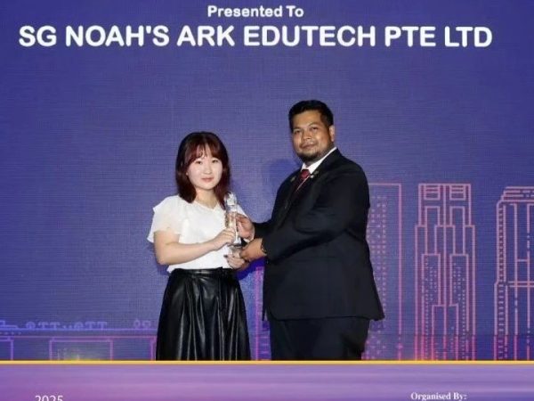 新加坡方舟教育科技有限公司连续二年荣获新加坡 SME 500 中小企业500强奖